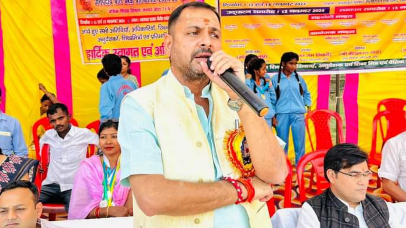 विधायक प्रकाश द्विवेदी द्वारा क्रीड़ा प्रतियोगिता का समापन: विजेता हुये सम्मानित