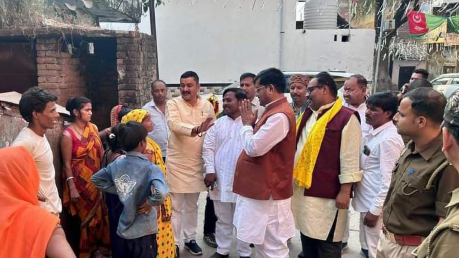 मंत्री रामकेश द्वारा फूलपुर में जनसंपर्क एवं सभा : भाजपा के पक्ष में मतदान की अपील