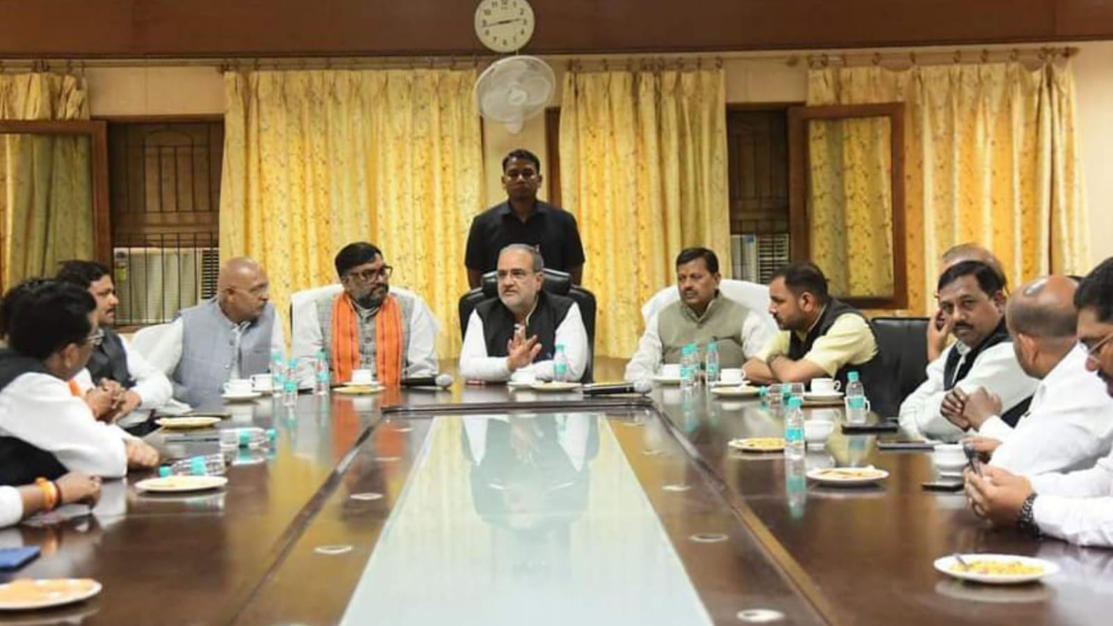 भाजपा प्रदेश अध्यक्ष भूपेंद्र नें चंद्रशेखर की माताजी को दी श्रंद्धांजलि: जुटे वरिष्ठ नेता