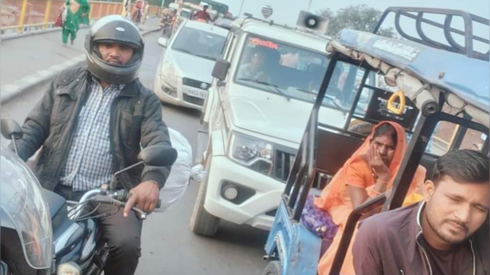 यातायात व्यवस्था बदहाल: शहर में जाम के झाम से राहगीर परेशान,  प्रशासन की सुस्ती पर सवाल