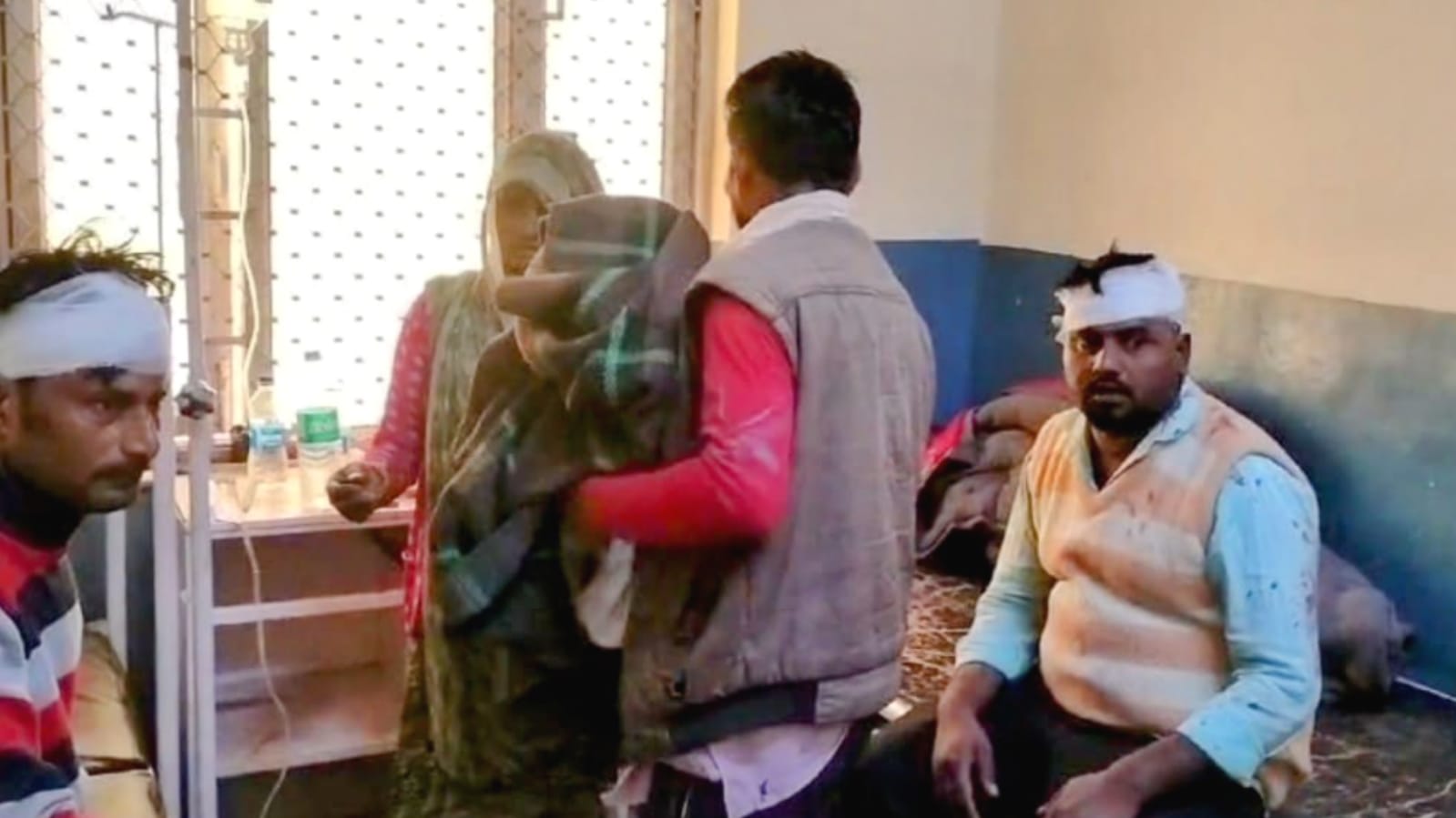 दबंगों ने एक ही परिवार के 5 लोगों को पीट कर किया लहू लुहान