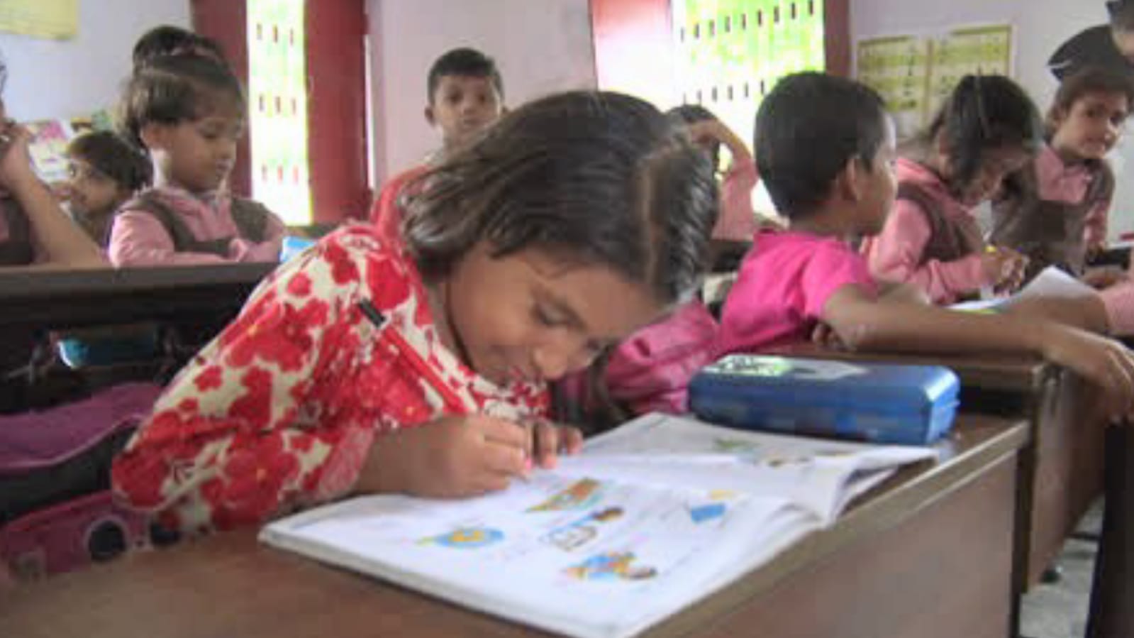 बांदा में 1725 परिषदीय विद्यालयों में निपुण परीक्षा का आयोजन, बच्चों में उत्साह और कौतूहल
