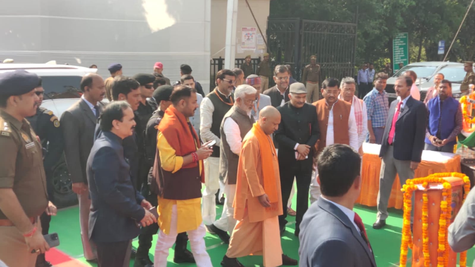 बांदा में बोले सीएम योगी:विकास को दी जाएगी गति: रानी दुर्गावति प्रतिमा का किया अनावरण