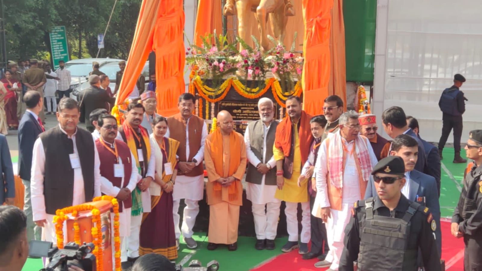 बांदा में बोले सीएम योगी:विकास को दी जाएगी गति: रानी दुर्गावति प्रतिमा का किया अनावरण