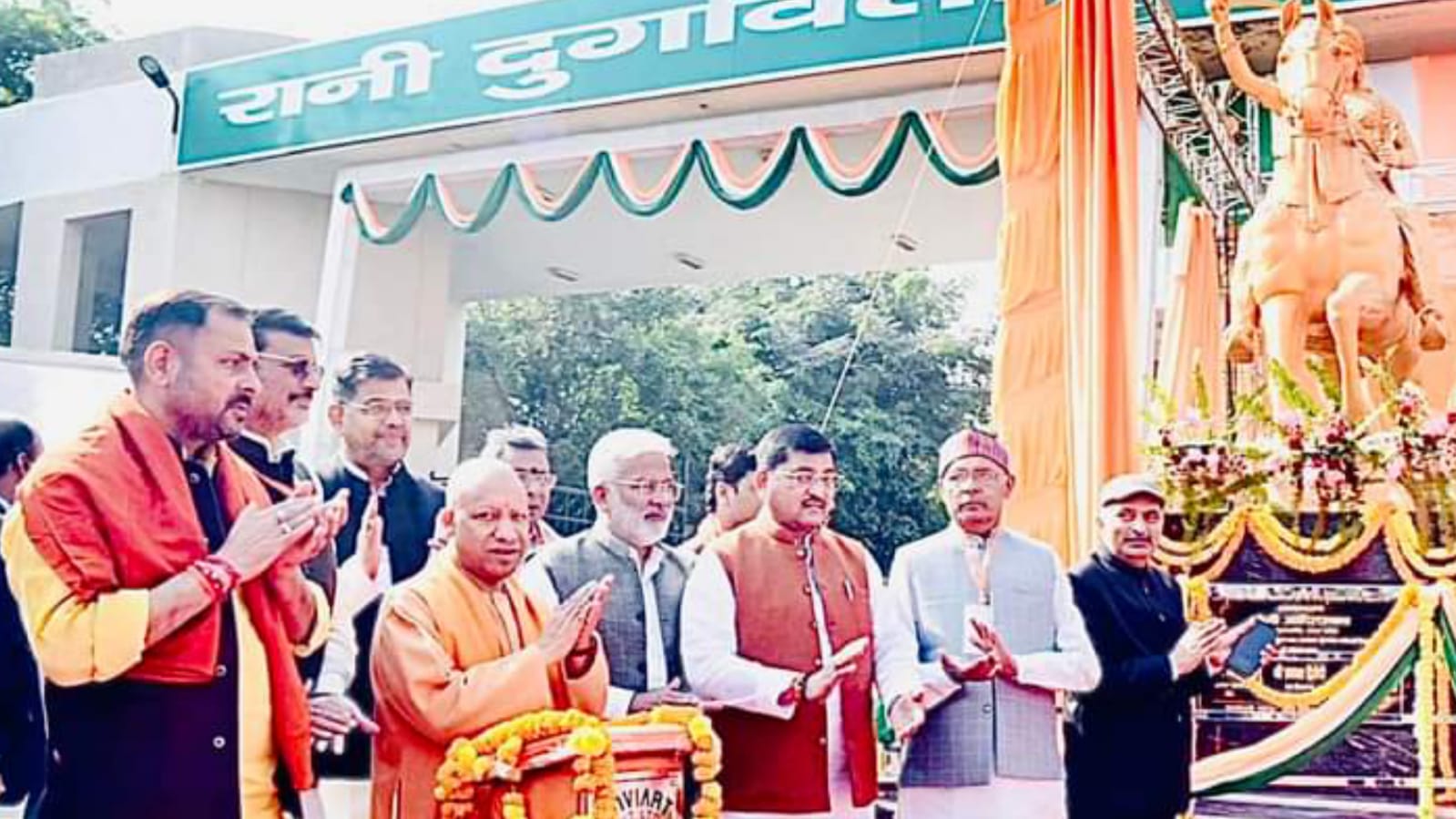 बांदा में बोले सीएम योगी:विकास को दी जाएगी गति: रानी दुर्गावति प्रतिमा का किया अनावरण