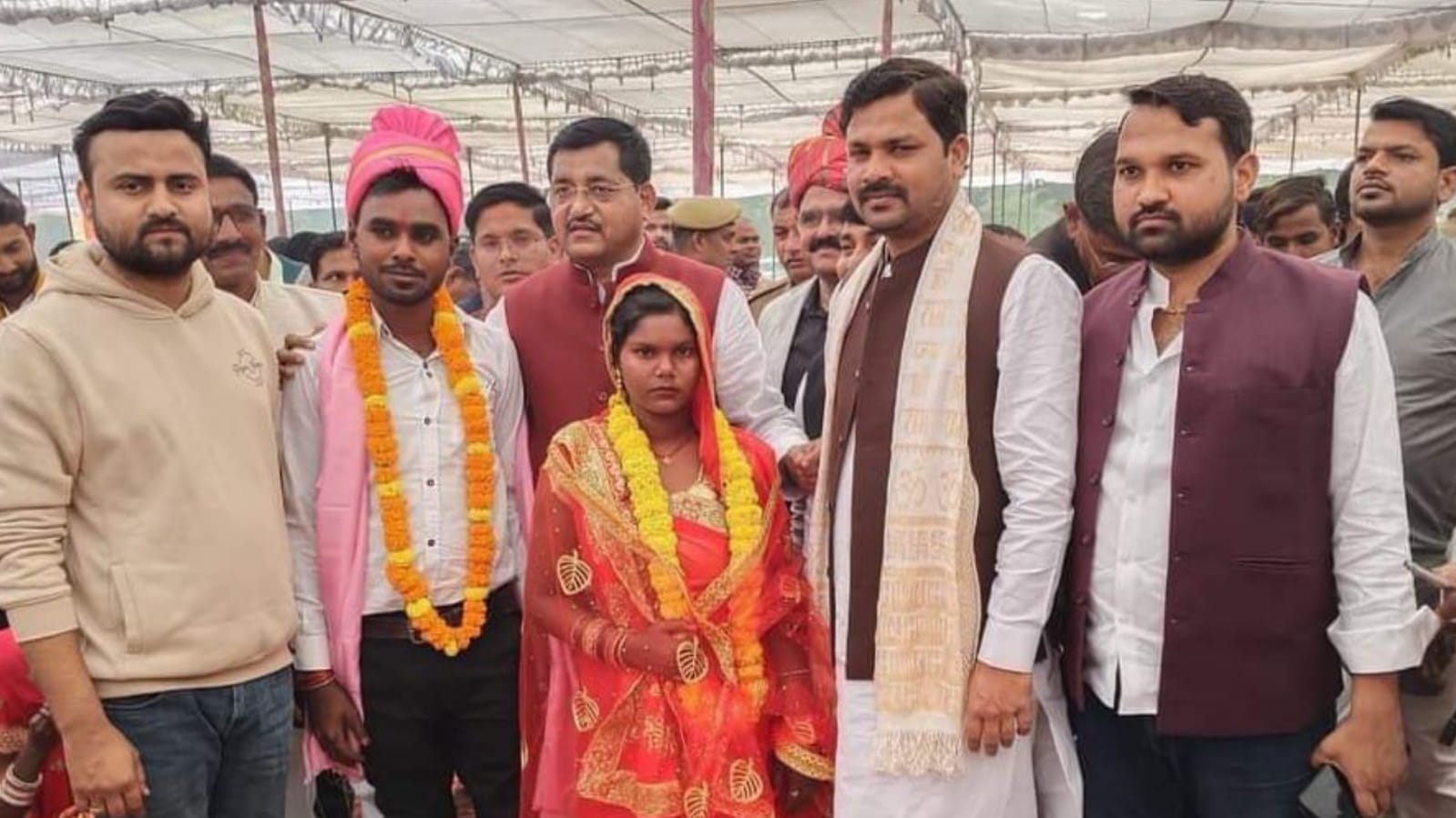 जिला मुख्यालय में "गूंजी शहनाईयाँ': "प्यारी बहनियां बन गई दुल्हनियां"
