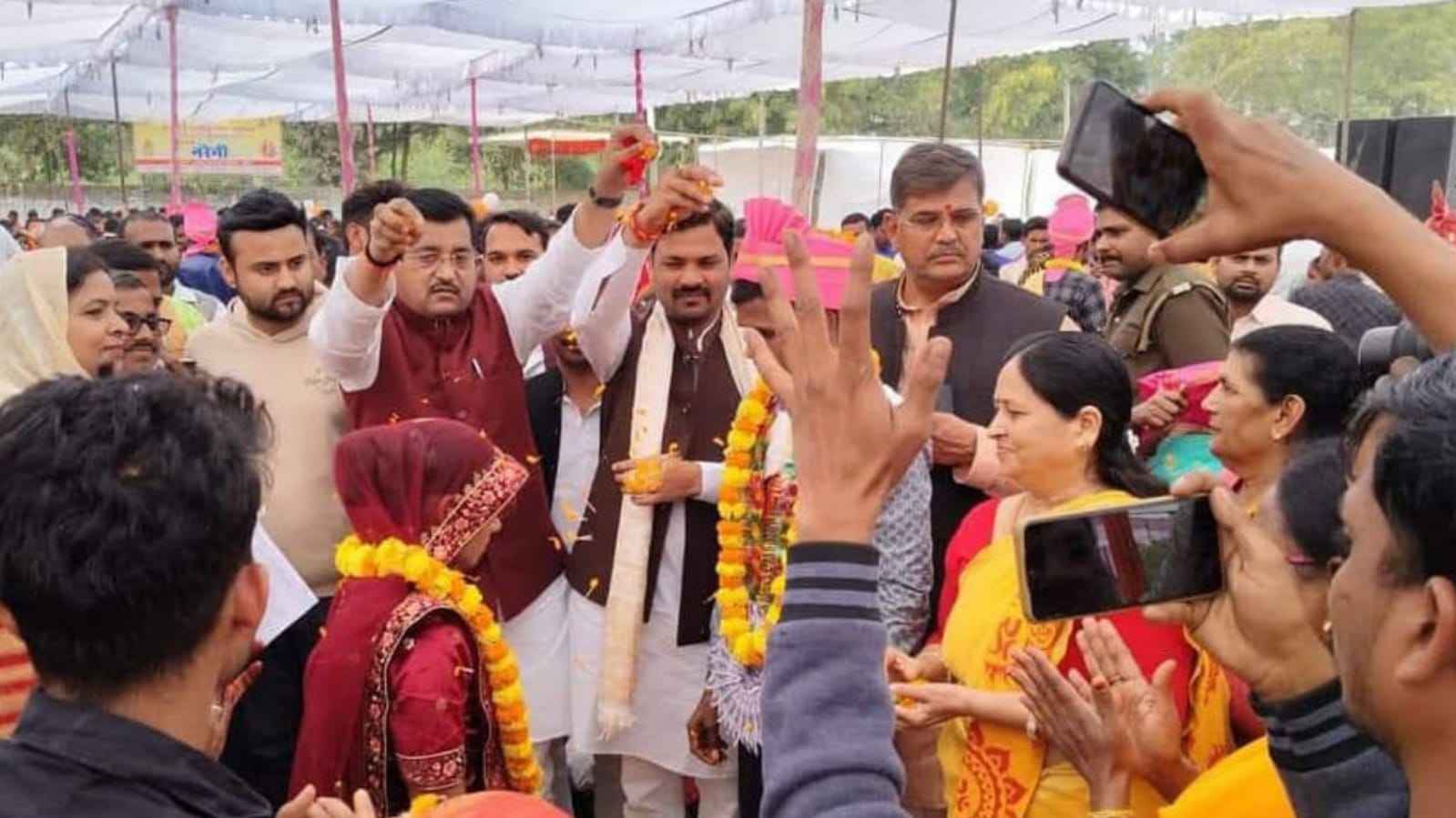 जिला मुख्यालय में "गूंजी शहनाईयाँ': "प्यारी बहनियां बन गई दुल्हनियां"