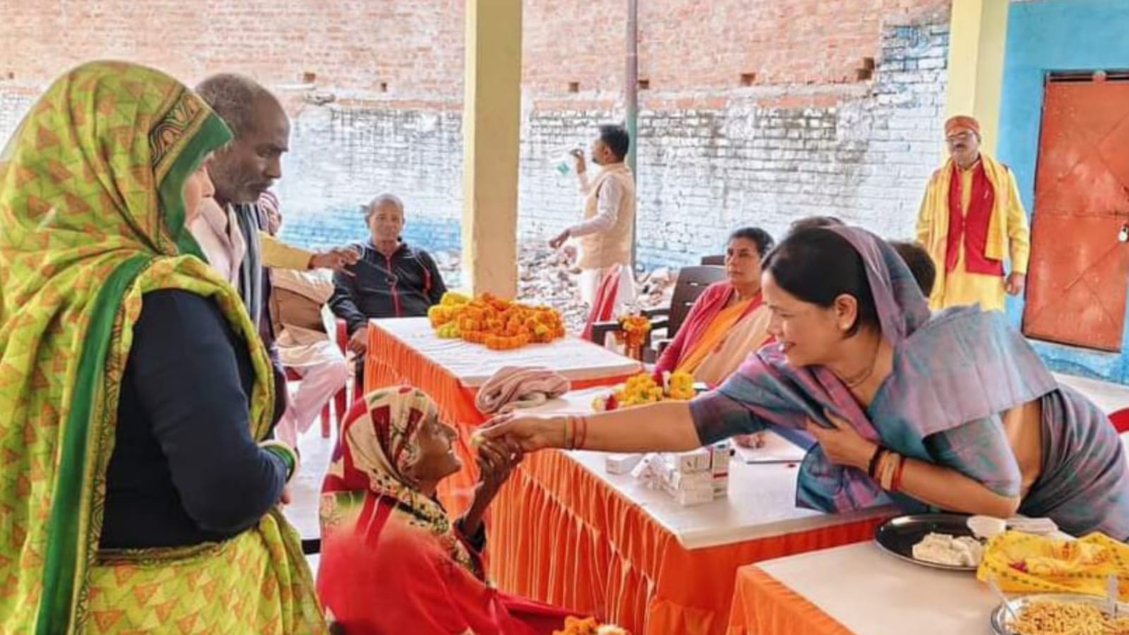 पालिका अध्यक्ष मालती ने सुनीं समस्याएं: नेत्र शिविर को बताया पुनीत कार्य