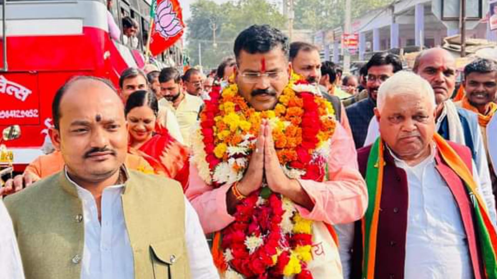 उपचुनाव: भाजपा नेताओं ने नामांकन में भरी विकास की हुंकार, एकजुटता का संदेश