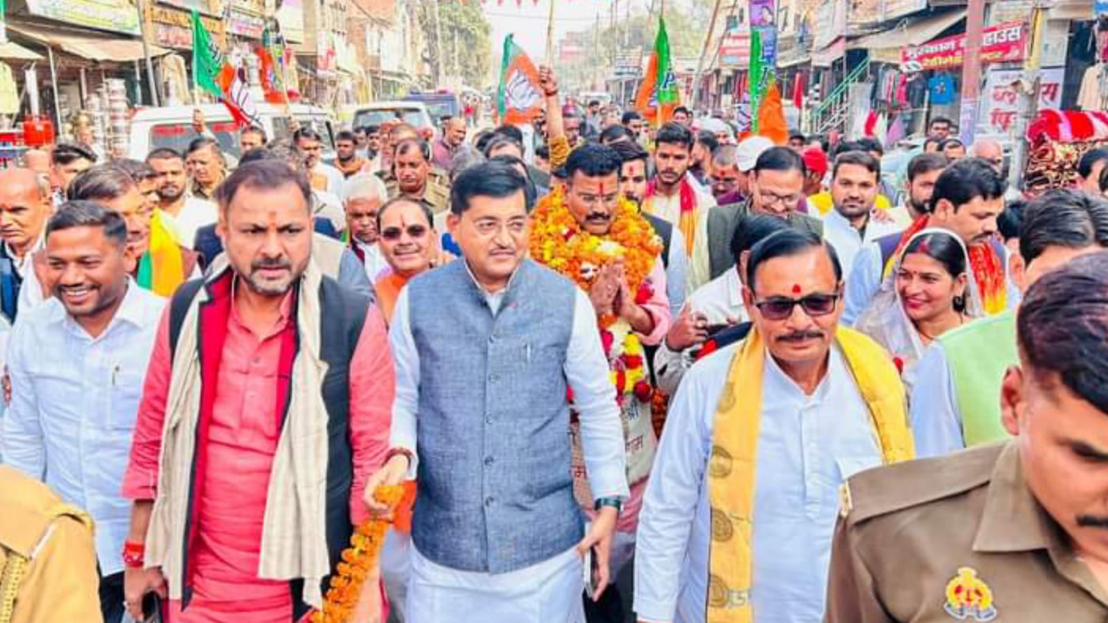 उपचुनाव: भाजपा नेताओं ने नामांकन में भरी विकास की हुंकार, एकजुटता का संदेश