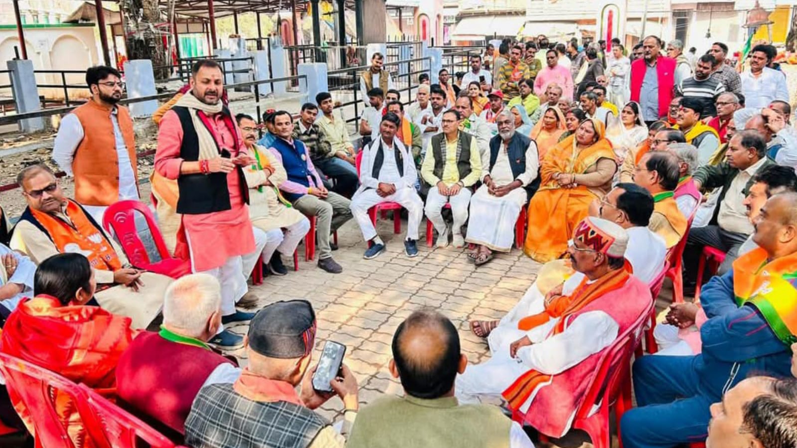 उपचुनाव: भाजपा नेताओं ने नामांकन में भरी विकास की हुंकार, एकजुटता का संदेश