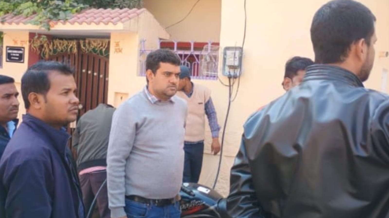 स्मार्ट मीटर लगाने के नाम पर हो रही धांधली, मानकों की अनदेखी