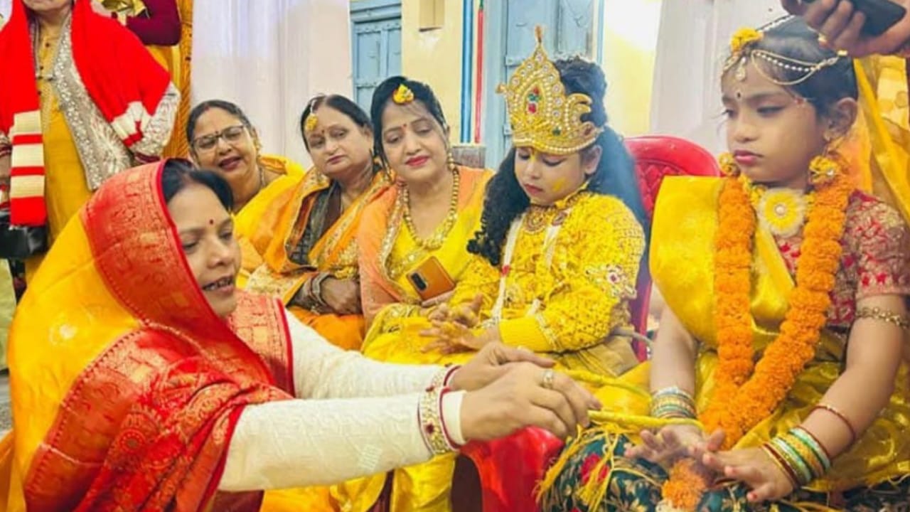 पालिका अध्यक्ष मालती के विवाह गीतों नें मेंहदी हल्दी में बांधा शमां: गूंजी मधुर स्वर लहरी