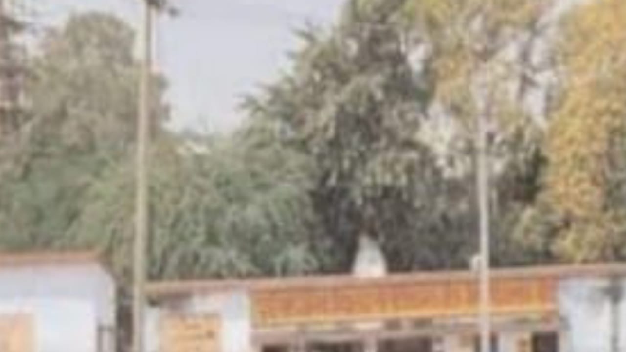 बांदा जिले के स्कूलों में मौत का साया, बारह हजार जानें हो सकती हैं " बेजान" !