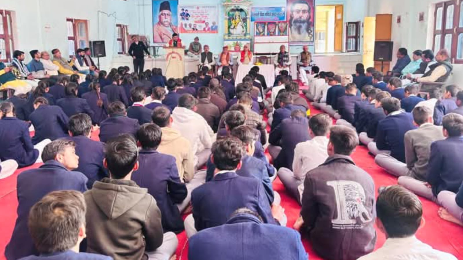 मंत्री रामकेश ने वीर बालकों के "साहस और बलिदान" को किया सलाम: छात्रों ने जीते पुरस्कार