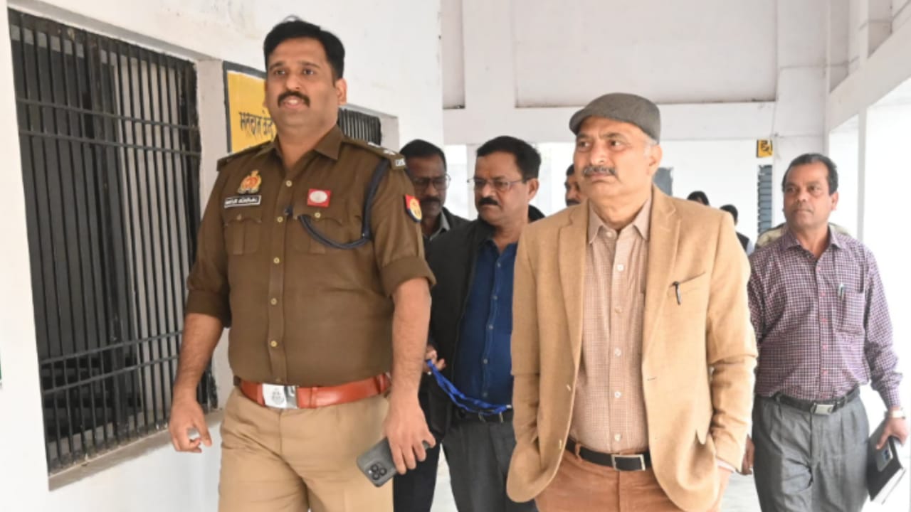 डीएम और एसपी की पीसीएस परीक्षा केंद्रों पर गहरी नजर: सुरक्षा व्यवस्था चाक-चौबंद