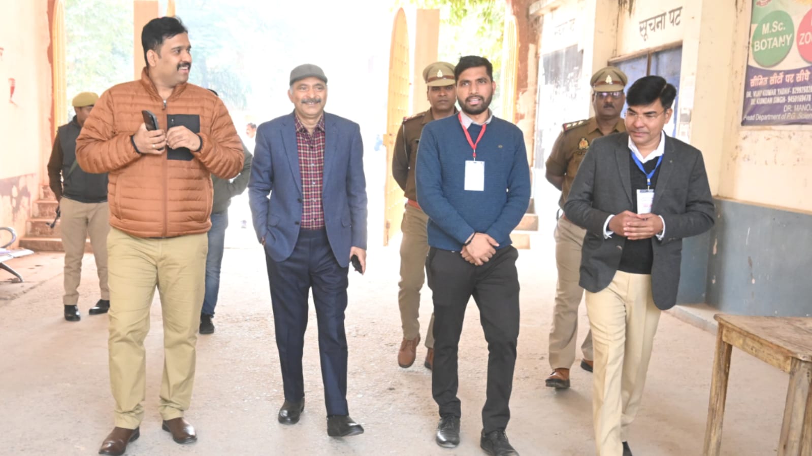 डीएम और एसपी द्वारा पीसीएस परीक्षा केंद्रों का निरीक्षण: शांतिपूर्ण माहौल में हुई संपन्न