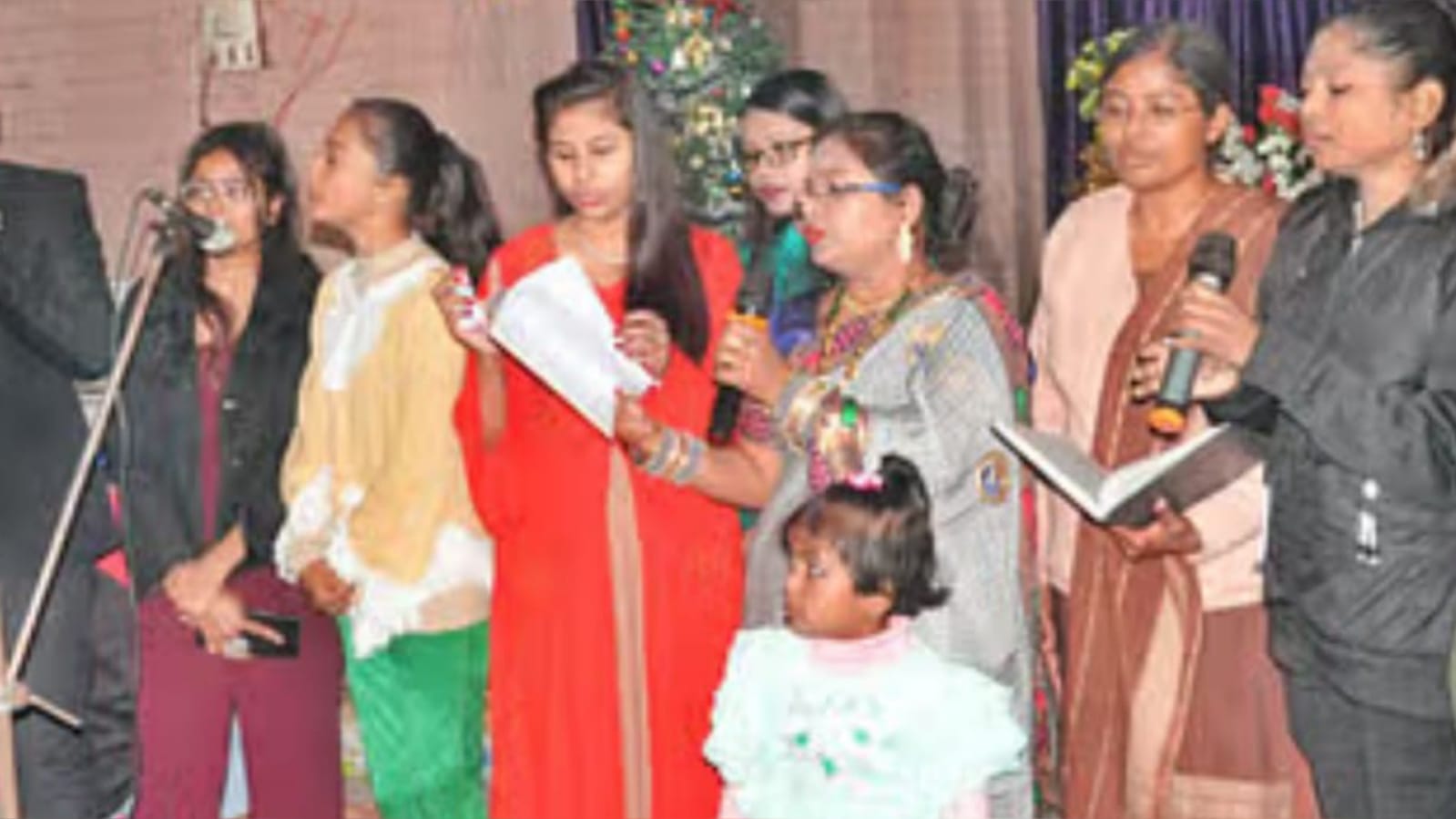 विशेष प्रार्थना और परंपरागत आयोजनों के बीच रही क्रिसमिस डे की धूम