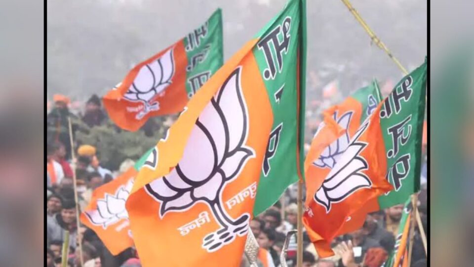 बांदा भाजपा जिलाध्यक्ष पद पर सियासी घमासान: 20 से अधिक नेताओं ने "ठोकी ताल", पार्टी में बढ़ी खींचतान