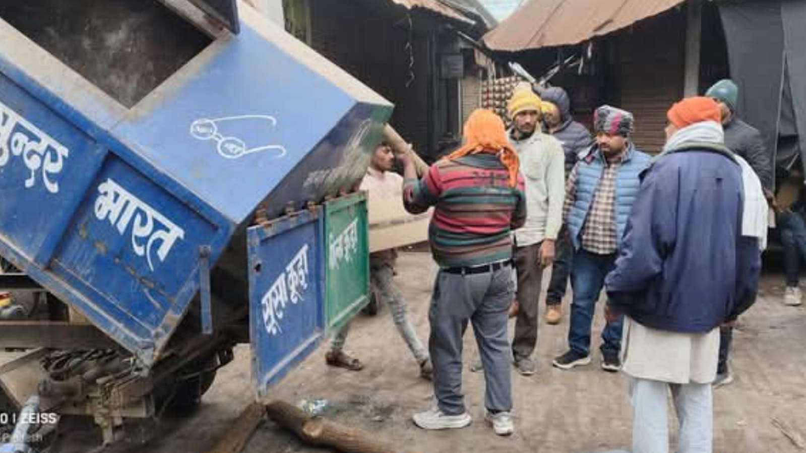पालिका अध्यक्ष प्रतिनिधि अंकित बासू ठंड को हरायेगें : शहर में अलाव का खोला मोर्चा
