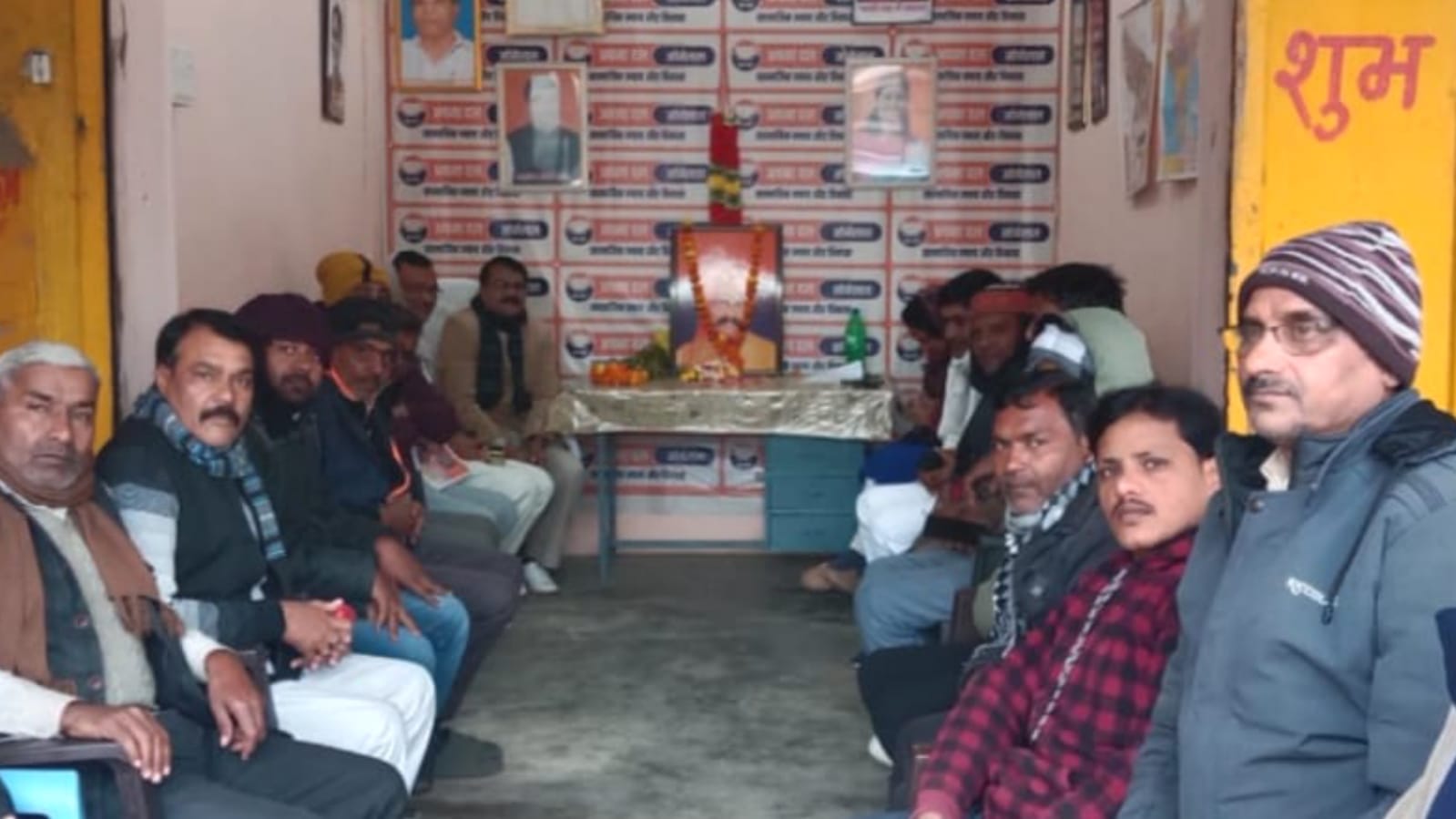 अपना दल की बैठक में संगठन की खुली पोल: राष्ट्रीय महासचिव ने पढ़ाया "ककहरा"