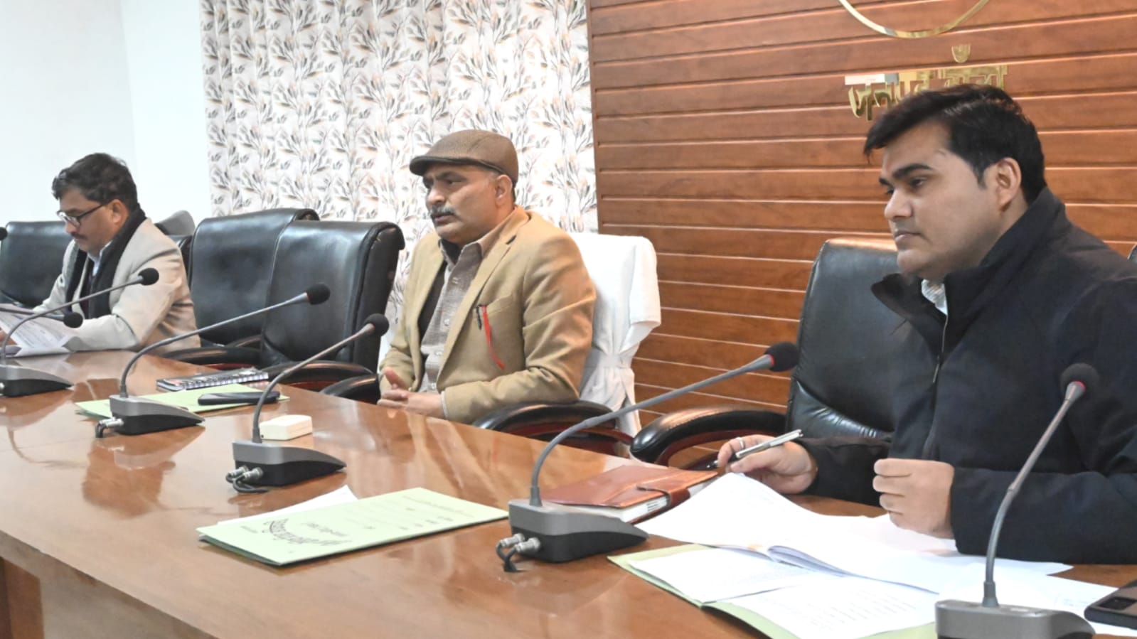 डीएम नगेन्द्र "शिक्षा व्यवस्था" को करेंगे मजबूत : अधिकारियों को "सुधार" के दिए कड़े निर्देश