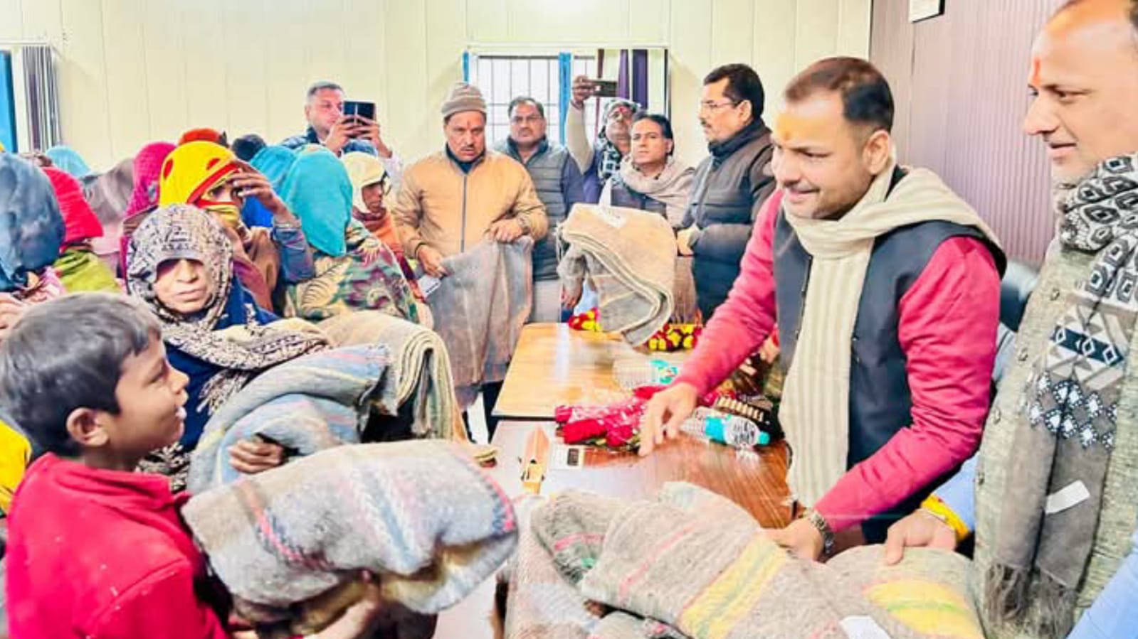 विधायक प्रकाश की समाजसेवा: जनता ने कहा - 'विधायक हो तो ऐसा', जीता सबका का दिल