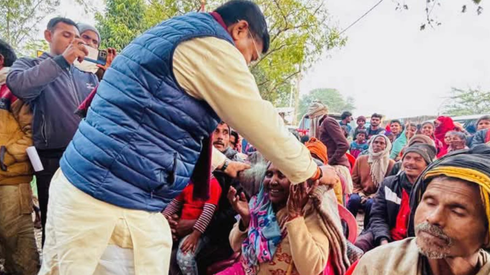 मंत्री रामकेश ने जरुरतमंदो के चेहरे पर लाई मुस्कान: सरकारी योजनाओं पर दिया जोर