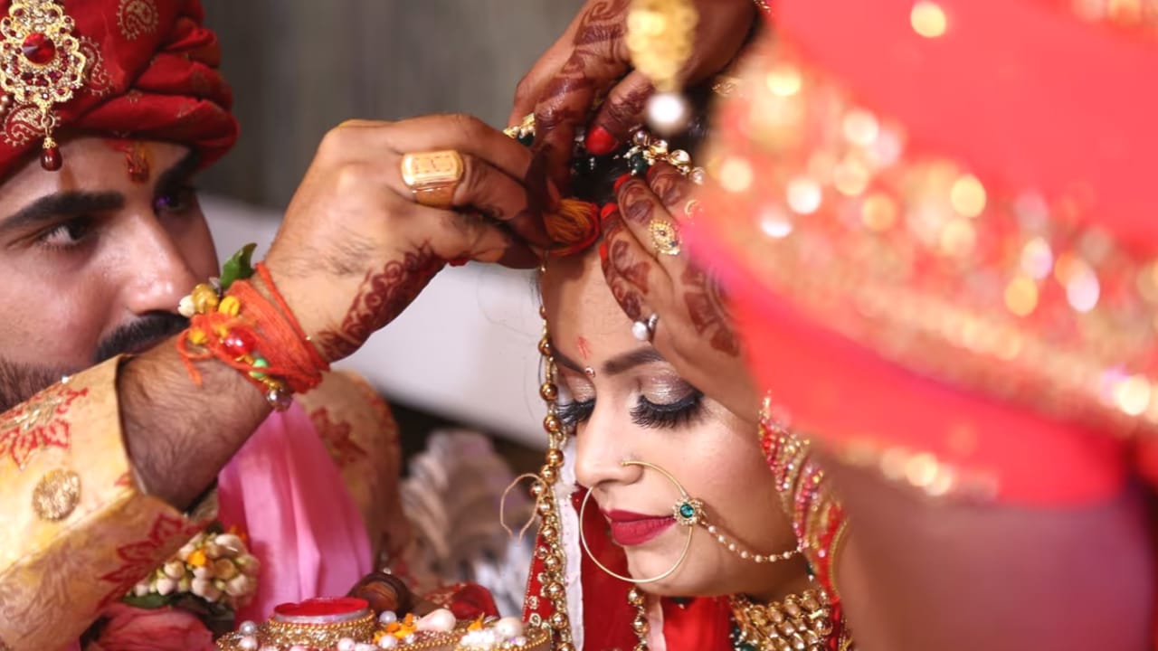 विवाह मुहूर्त शुरू : लगभग ढाई हजार गूंजेगी शहनाईयां, विवाह घर हुये फुल