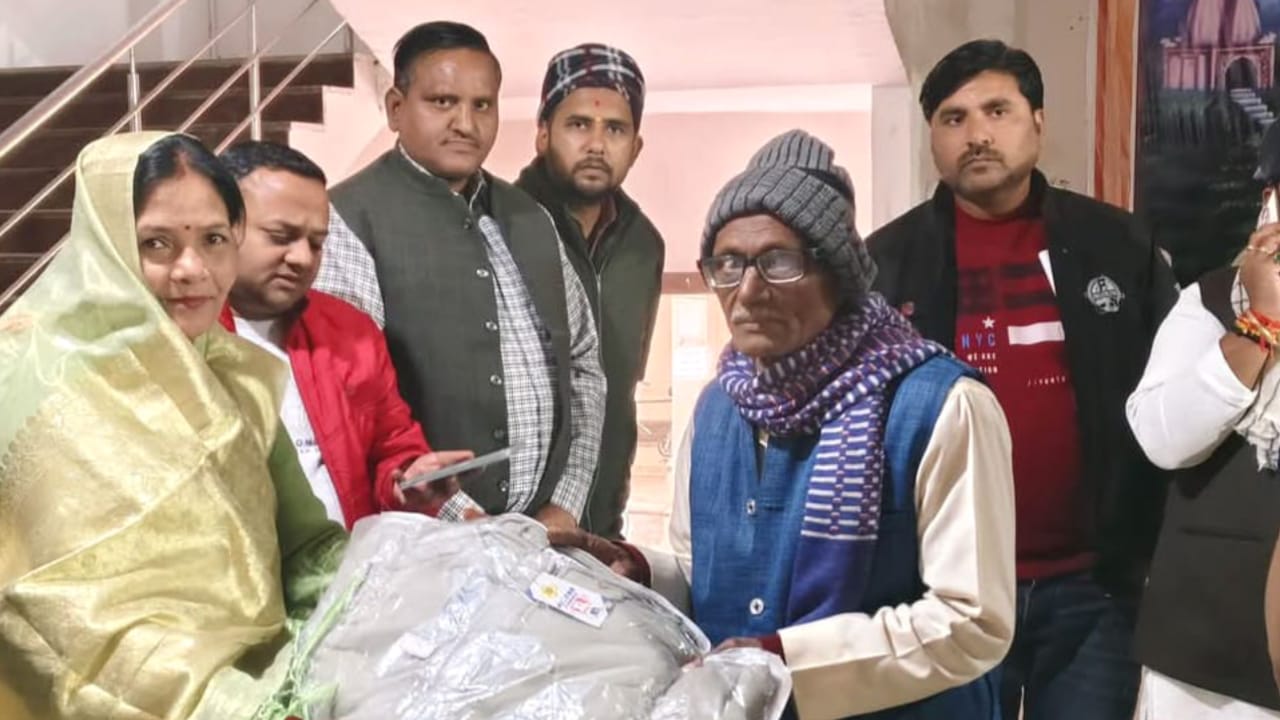 पालिकाध्यक्ष मालती ने न्यूज़ पेपर हाकरों का दिल जीता: खुशी से कर दिया बागवां