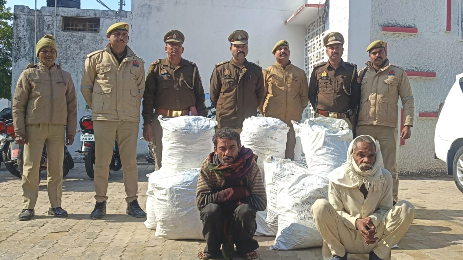 बांदा पुलिस का गुड वर्क : गांजे की खेती का भंडाफोड़, 166 किलो के साथ दो गिरफ्तार