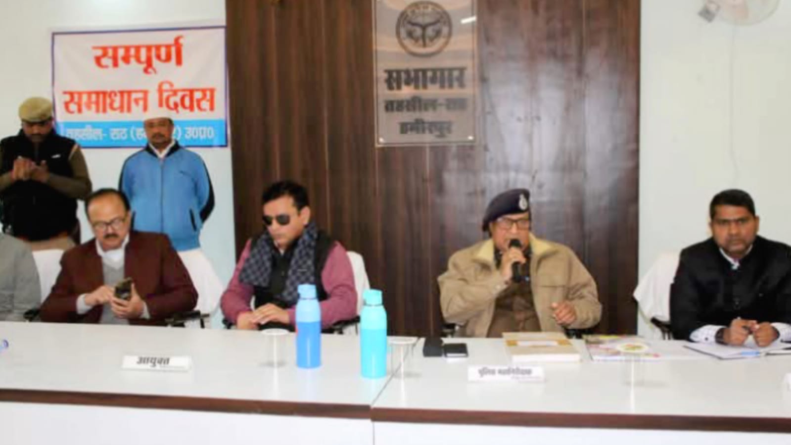 समाधान दिवस में कमिश्नर व डीआईजी ने सुनीं शिकायतें: निस्तारण में तेज़ी लाने की हिदायत