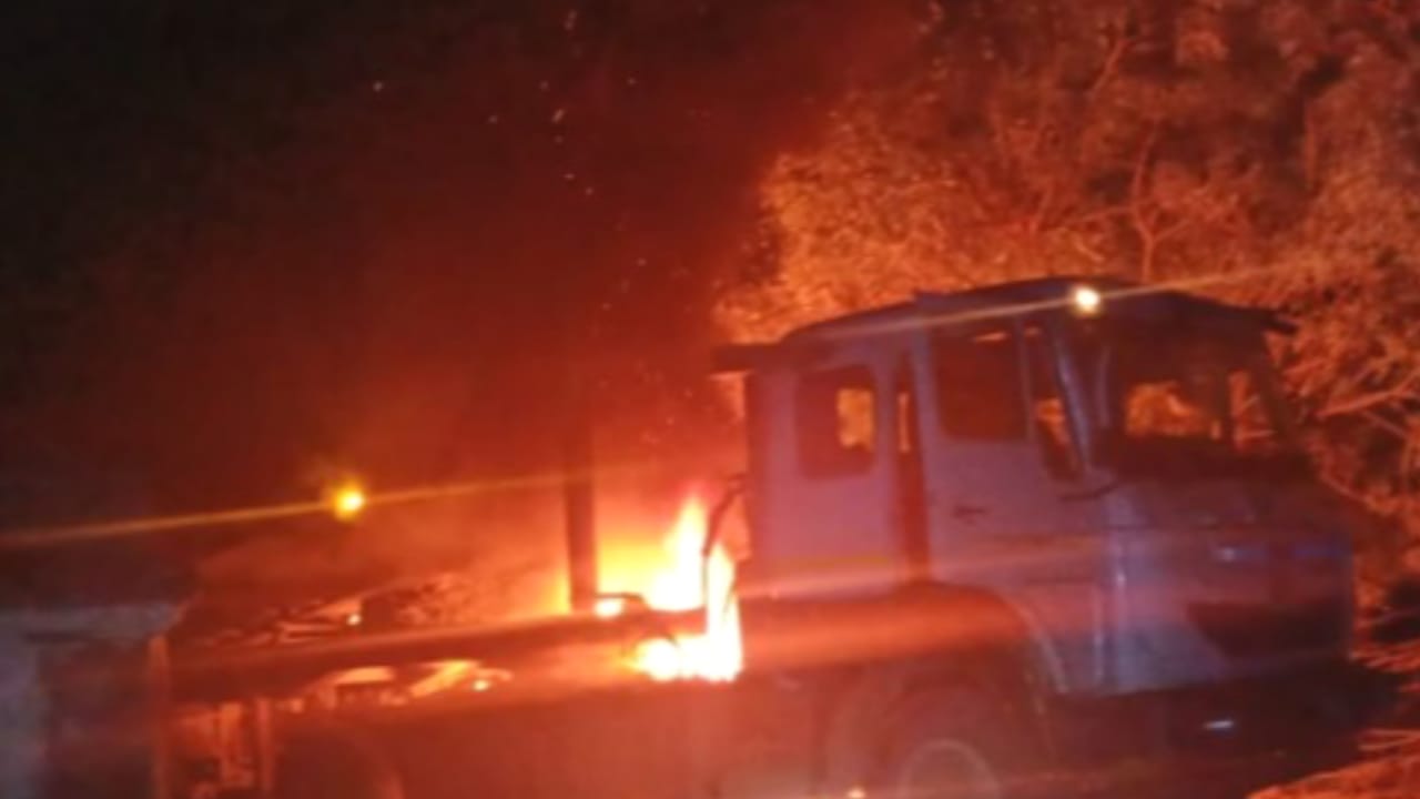 ट्रक चालक की दर्दनाक मौत: 11000 वोल्ट की बिजली लाइन से टकराने के बाद लगी आग