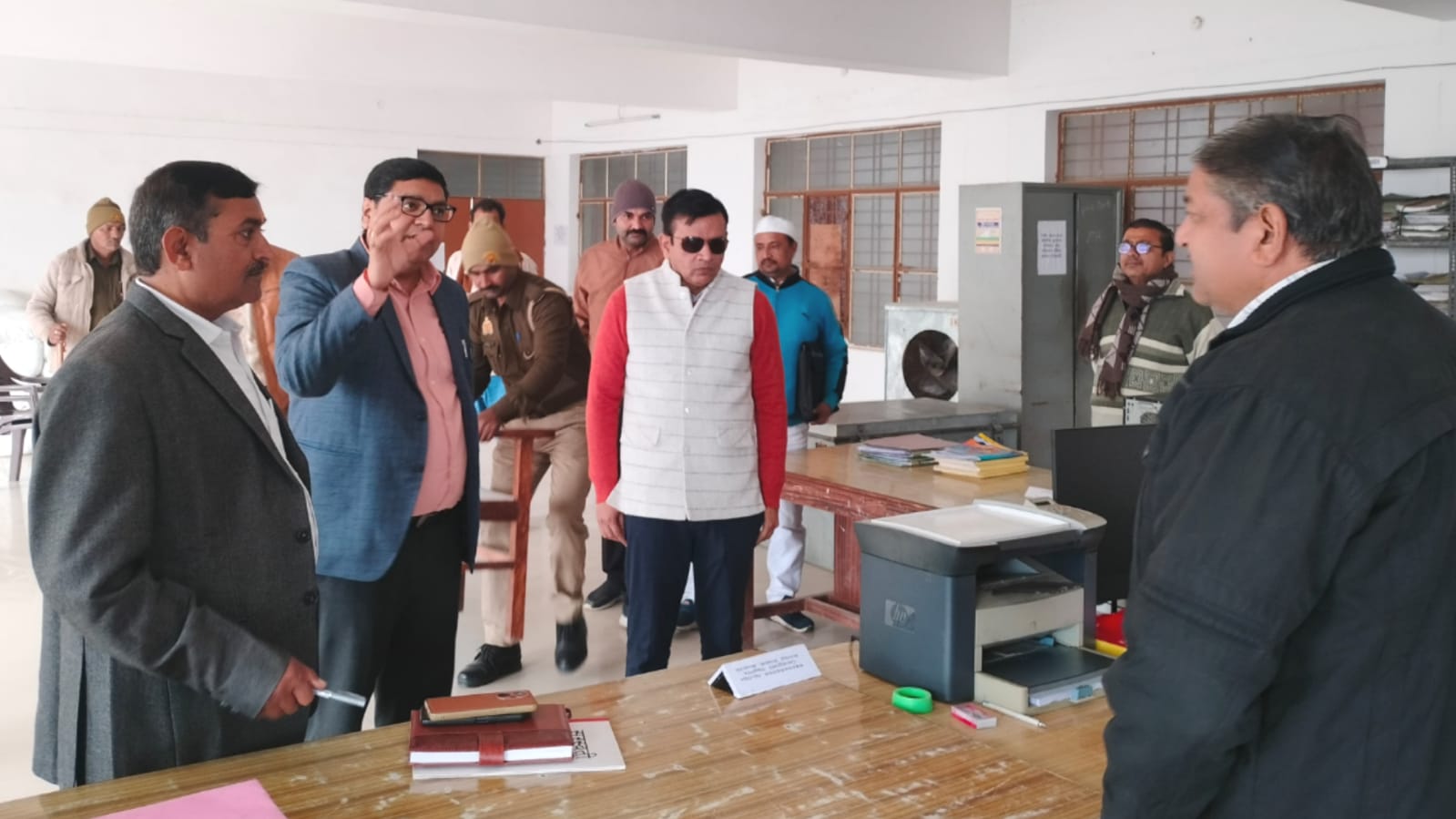 मंडलायुक्त अजीत कुमार का कड़ा रुख: बोले- प्रशासनिक व्यवस्था में ढिलाई नहीं होगी बर्दाश्त