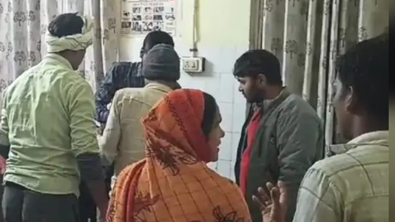 बारूद विस्फोट से दर्दनाक हादसा: तीन बच्चे झुलसे, लड़ रहे जिंदगी की जंग
