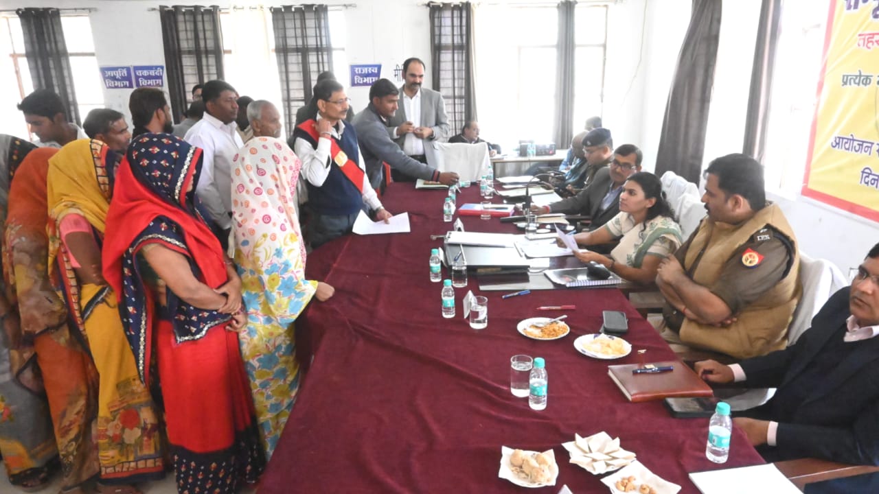 डीएम जे रीभा ने दिए सख्त निर्देश : शिकायतों के निस्तारण में बिल्कुल न हो देर