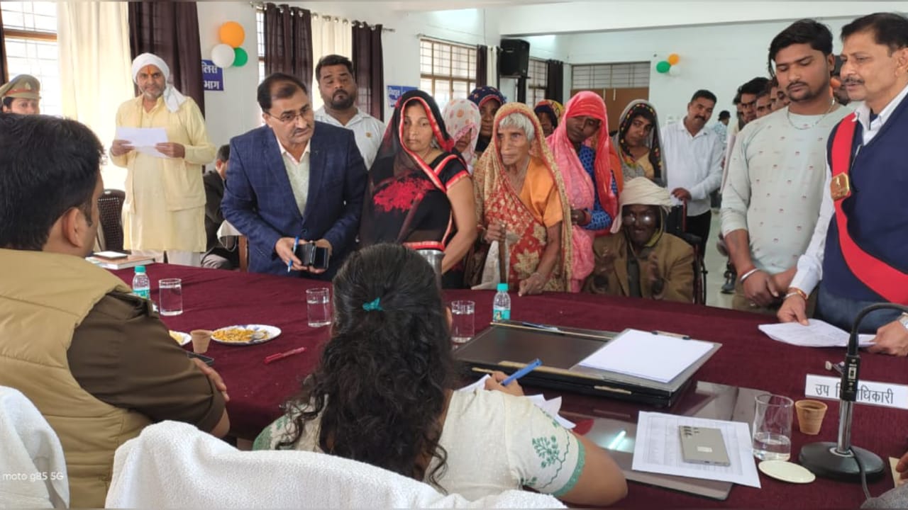 डीएम जे रीभा ने दिए सख्त निर्देश : शिकायतों के निस्तारण में बिल्कुल न हो देर