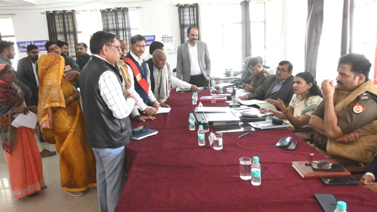 डीएम जे रीभा ने दिए सख्त निर्देश : शिकायतों के निस्तारण में बिल्कुल न हो देर