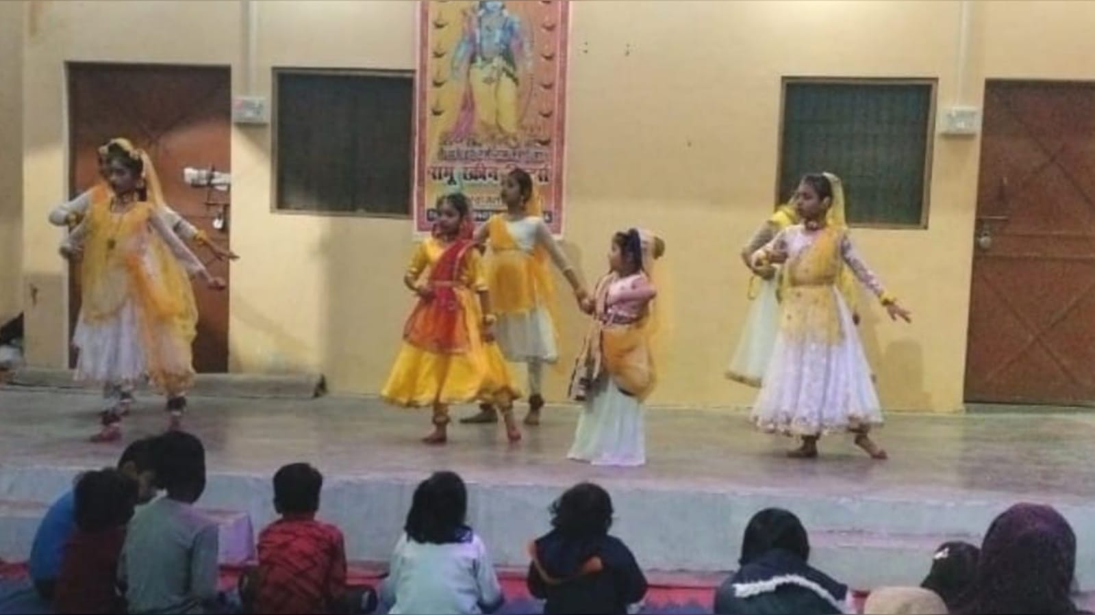 श्री राम दरबार मंदिर में धूमधाम से मनाया गया बसंतोत्सव: प्रस्तुतियों ने मन मोहा