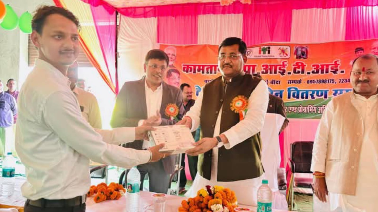 मंत्री रामकेश द्वारा युवाओं को टैबलेट वितरण: तकनीकी शिक्षा और सशक्तिकरण पर जोर