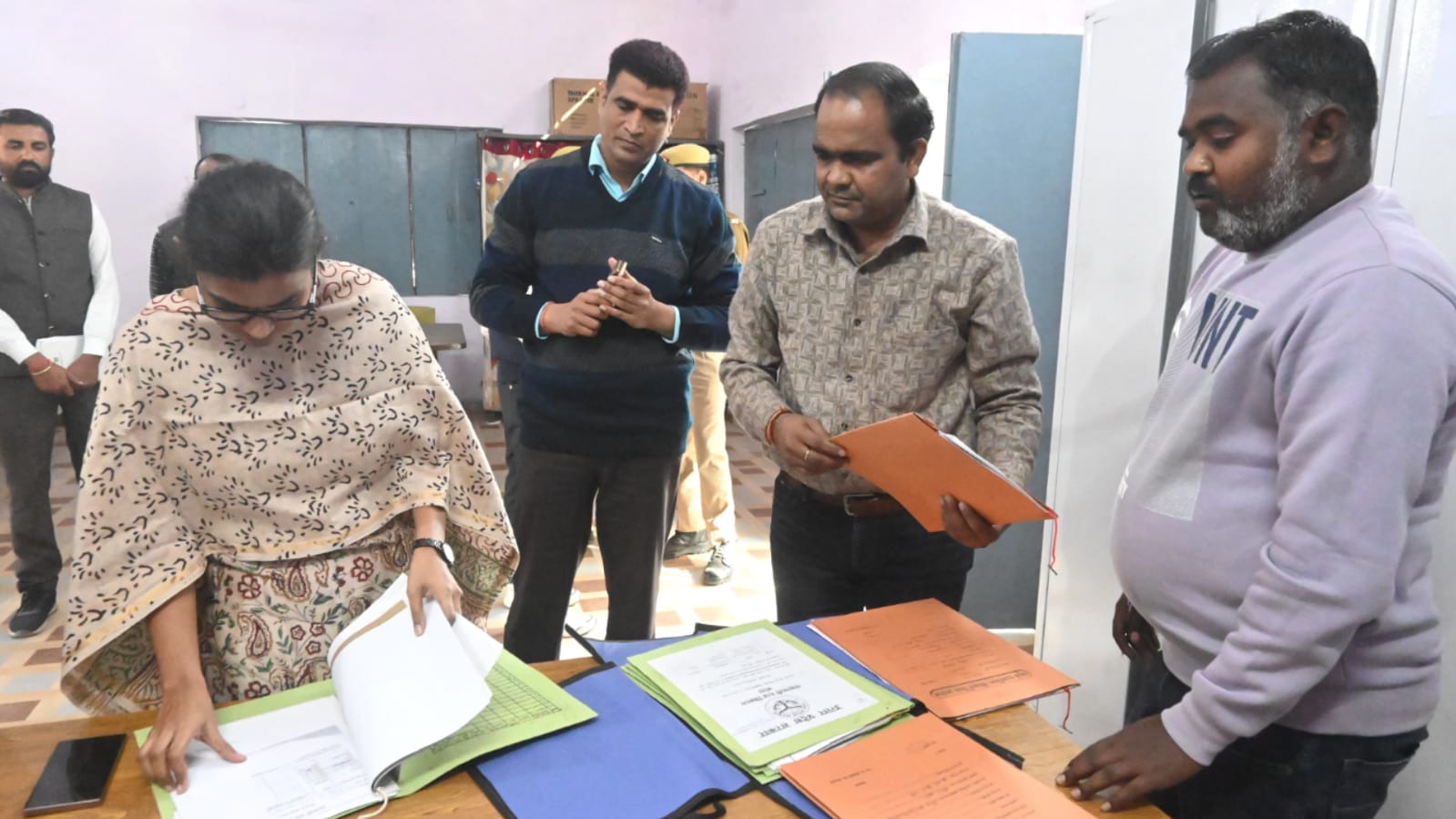 डीएम जे.रीभा ने दिये विकास कार्यों व स्वास्थ्य सेवाओं में सुधार के कड़े निर्देश 