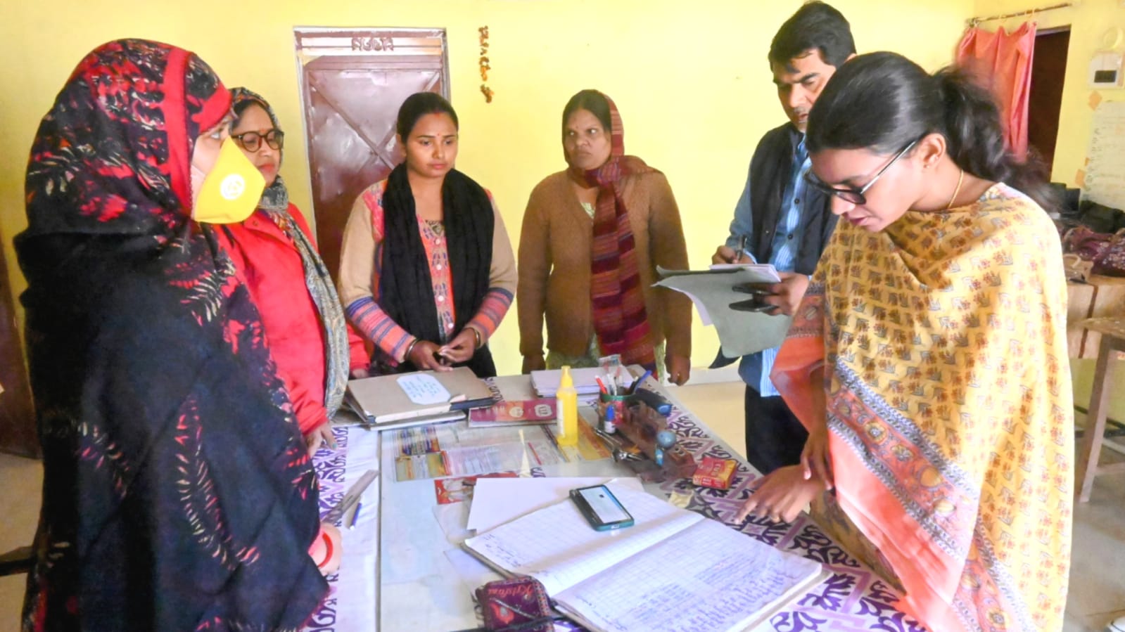 डीएम जे रीभा "शिक्षा और स्वास्थ्य" पर सख्त: "परखी जमीनी हकीकत"