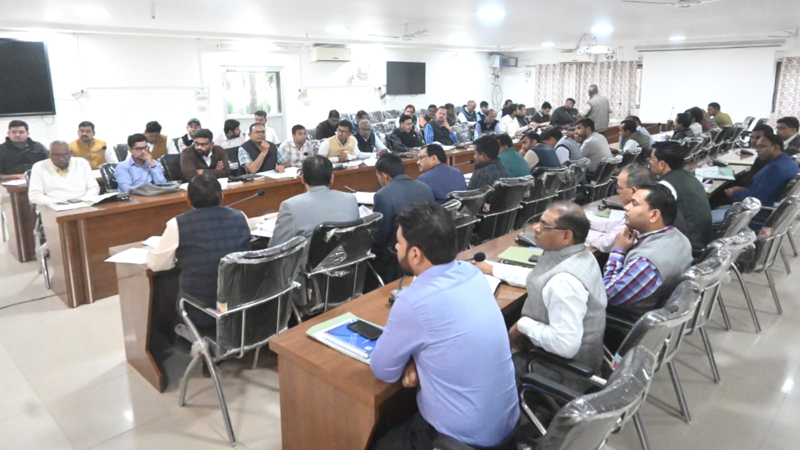 डीएम जे रीभा की "प्रशासनिक सख्ती": कर वसूली व्यवस्था ढेर देख दिया फरमान