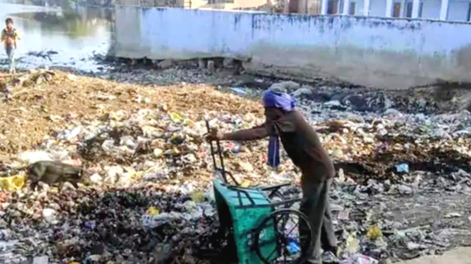 हाई कोर्ट के आदेश दरकिनार : तालाबों के भीटों पर अवैध कब्जे बरकरार