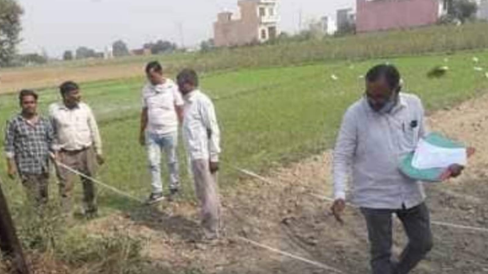 विवादों के चलते बांदा के तीस गांवों में चकबंदी प्रक्रिया अधूरी: बढ़ रहे झगड़े