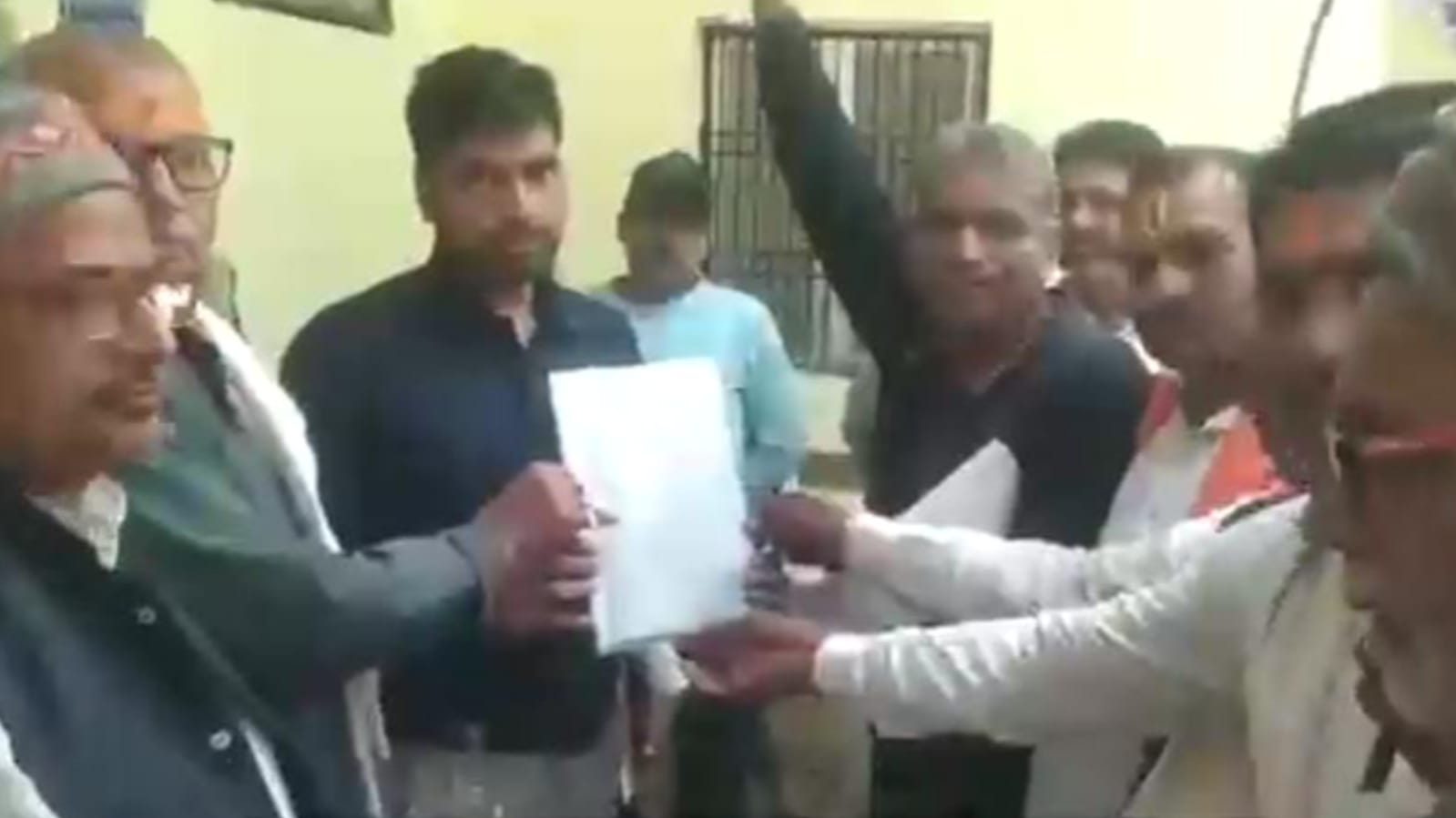 बदौसा ब्लॉक का "सपना" कब होगा साकार: प्रसाशनिक सुस्ती से ग्रामीण नें दिया ज्ञापन