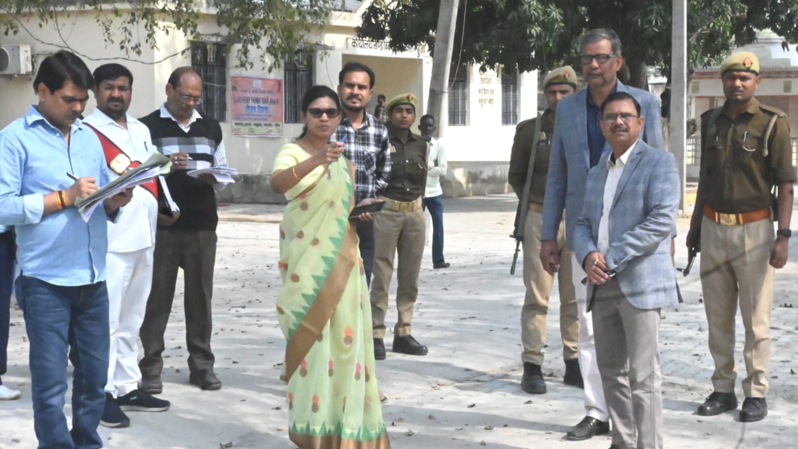 डीएम जे. रीभा का सख्त रुख: लापरवाही बर्दाश्त नहीं, अधिकारियों को कड़ी चेतावनी