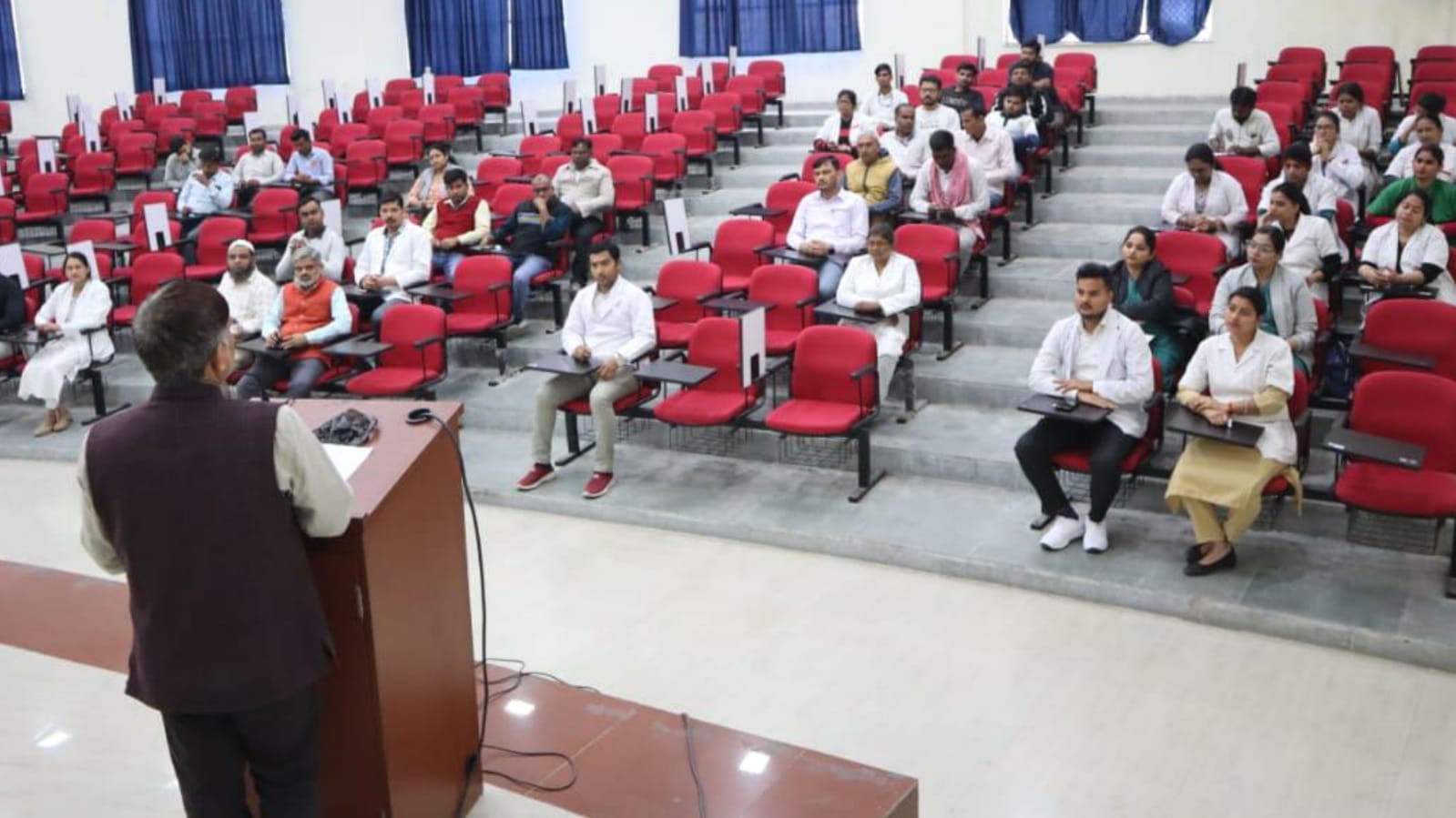 मेडिकल कॉलेज में स्वास्थ्य कर्मियों को प्रशिक्षण, मरीजों के साथ बेहतर संवाद पर जोर