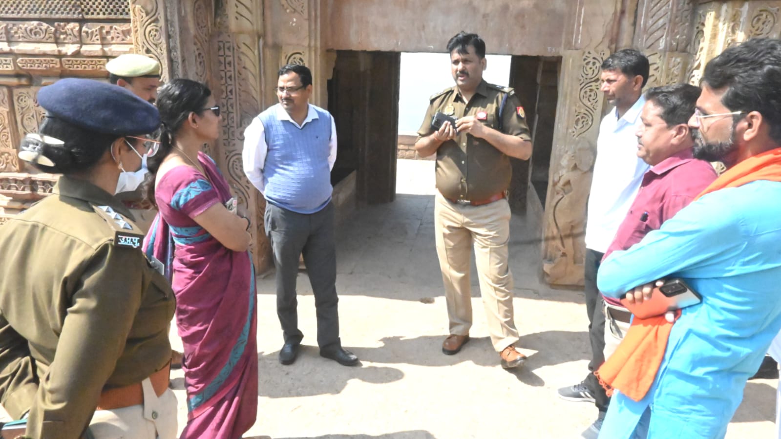 महाशिवरात्रि को लेकर प्रशासन सतर्क: डीएम और एसपी ने कालिंजर का किया निरीक्षण"