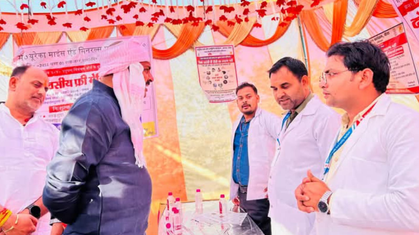 विधायक प्रकाश द्वारा मेडिकल कैंप का शुभारंभ : ग्रामीणों को मिला मुफ्त इलाज